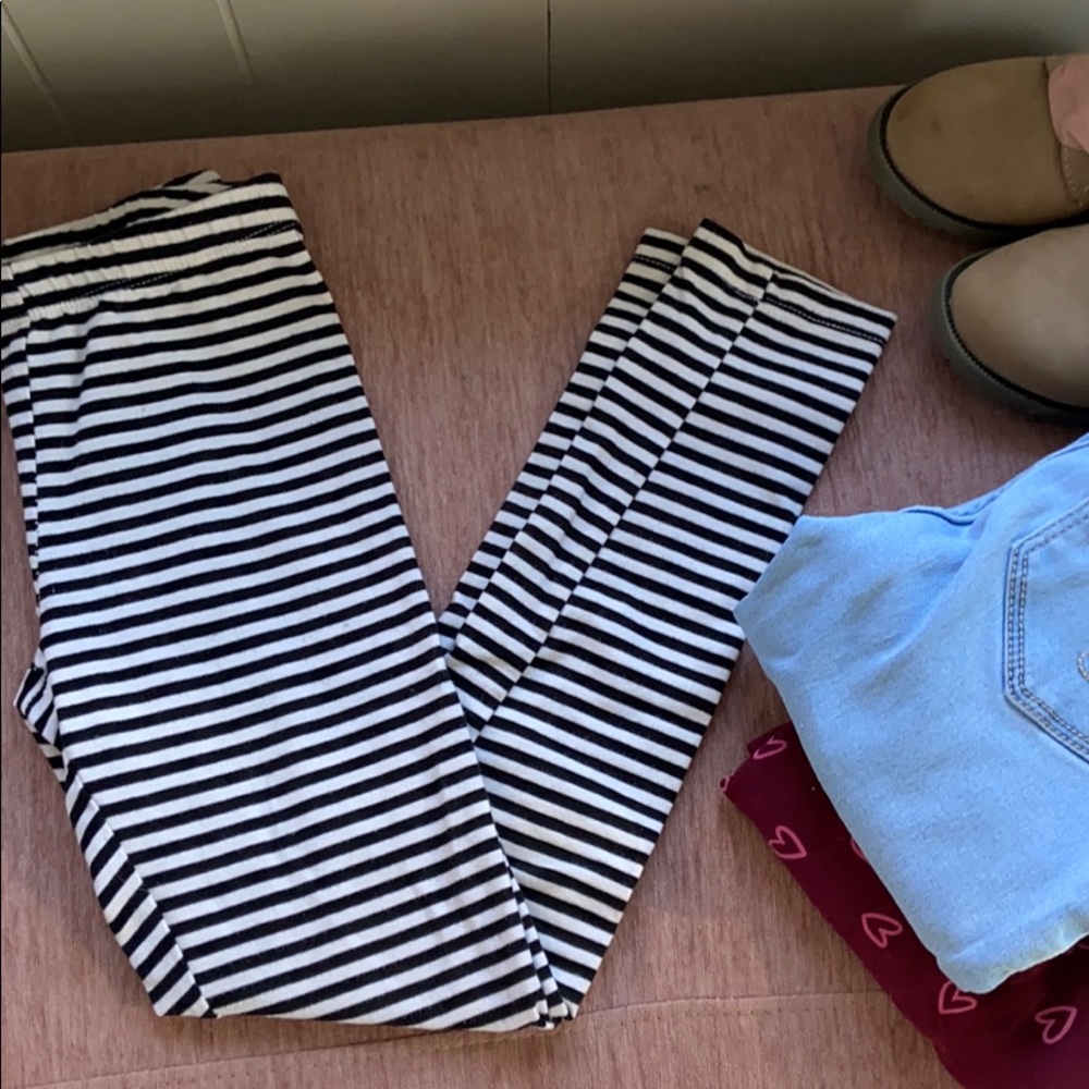 Black & white stripe leggings